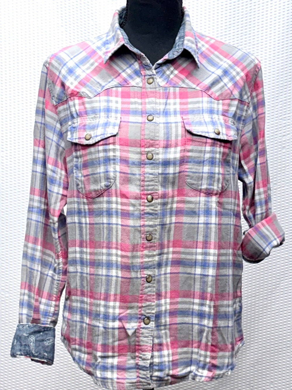 JACHS Girlfriend Bea Flannel Roll Tab Slv Shirt Small Pink Gray Plaid Pearl Snap